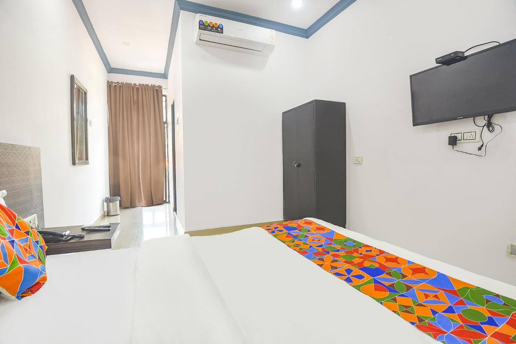 Fabexpress Neo Calangute Beach Resort Bagian luar foto