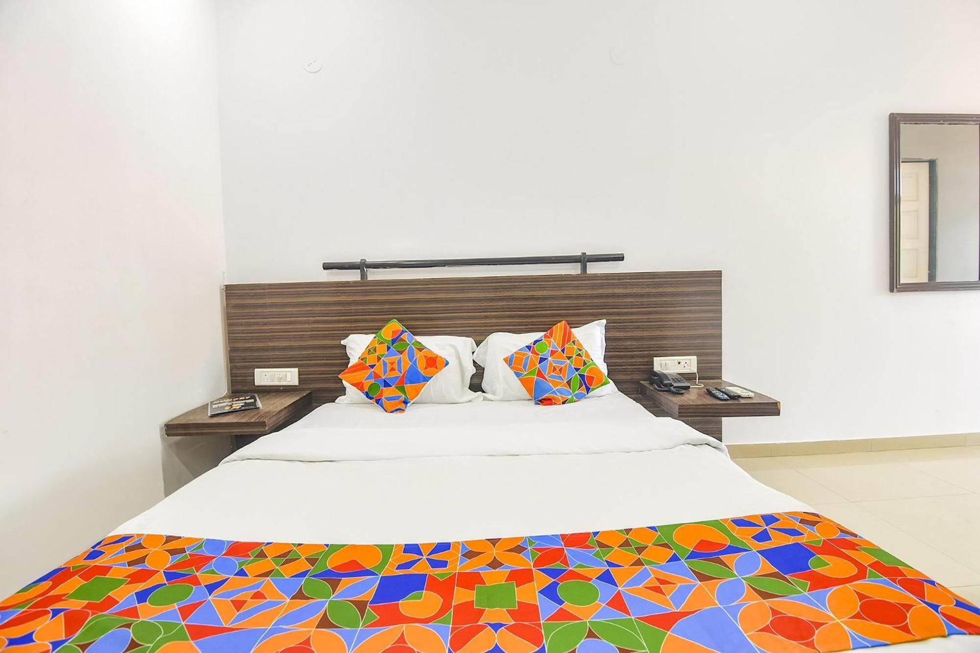 Fabexpress Neo Calangute Beach Resort Bagian luar foto