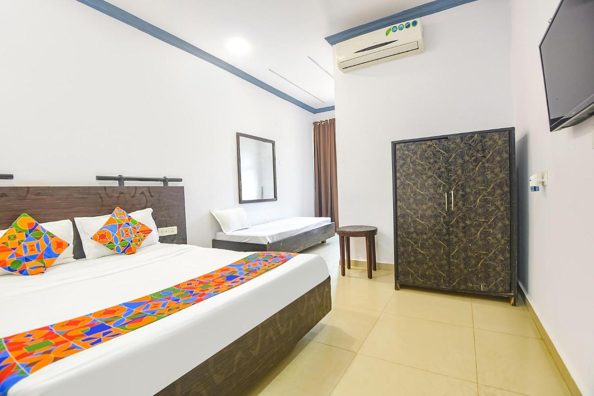Fabexpress Neo Calangute Beach Resort Bagian luar foto