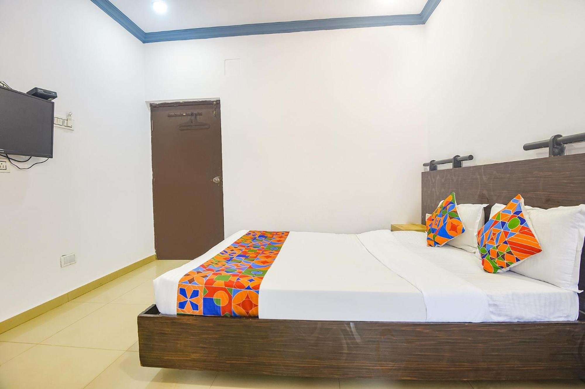Fabexpress Neo Calangute Beach Resort Bagian luar foto